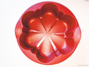 Силиконовая форма "Цветок" в красном цвете