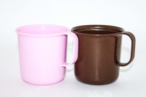 Кружка Tupperware розовая и коричневая