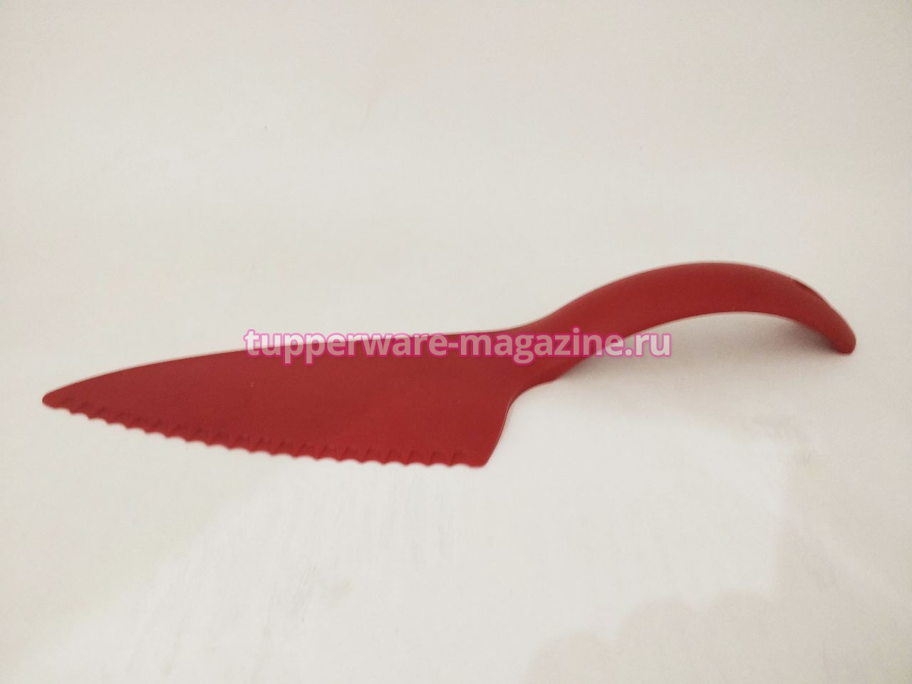 Сервировочная лопатка в красном цвете